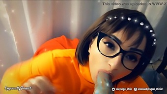 벨마가 큰 몬스터를 상대로 만족스러운 크림파이를 받습니다