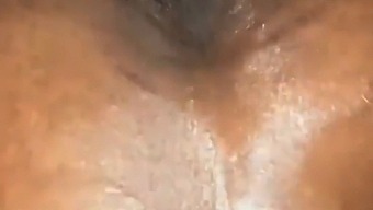 하드하게 따먹히면서 타이트한 엉덩이를 흔들어봐