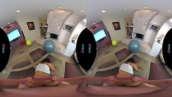 Jenna Foxx Merasakan Seks Vr Yang Intens Sambil Mengenakan Celana Yoga