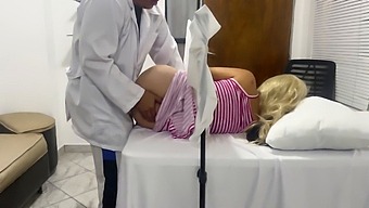 Ginecólogo Pervertido Seduce Y Graba A Su Esposa Durante El Examen