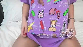 Una Rubia Pequeña Con Un Trasero Curvilíneo Disfruta De Un Intenso Sexo Oral En Alta Definición. ¡no Te Pierdas Esta Escena Caliente!