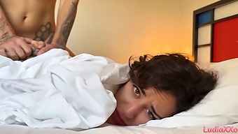 Tidak Percaya!Bapak Tidur Dengan Istri Barunya Sambil Berbagi Tempat Tidur Dengan Anaknya