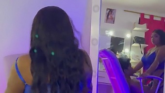 친구의 집을 방문하면서 일상적인 만남이 열정적인 만남으로 변합니다