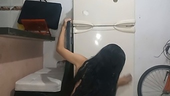 Min Stedsøster Søger Tilfredsstillelse Med Min Store Penis - Hjemmelavet Porno Med En Latina Twist